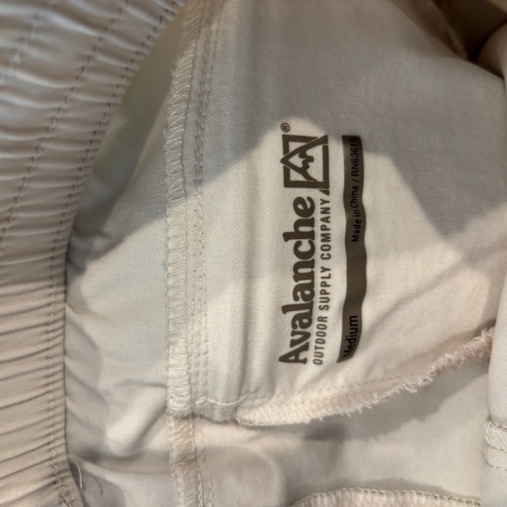 Avalanche Women's Shorts. Size M - Picture 6 of 8